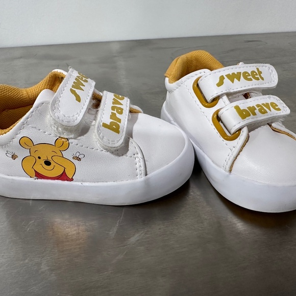 Disney Winnie the Pooh Baby Shoes - Picture 1 of 3